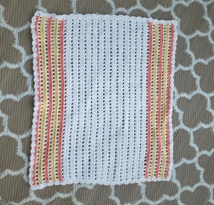 🌴 Plaid couverture fait main corail blanc au crochet - photo numéro 2