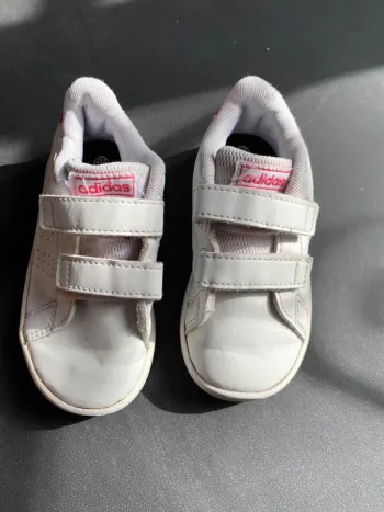 Baskets roses Adidas taille 23