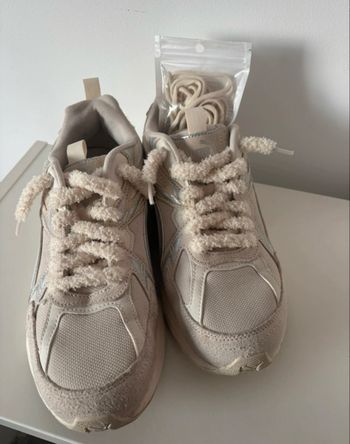 PUMA taille 41 avec lacets fluffy beige + lacets d'origine