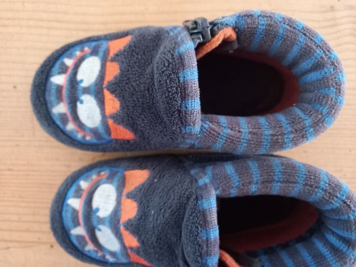 Jolis chaussons garçon Isotoner 24 bleu motif monstre - photo numéro 6