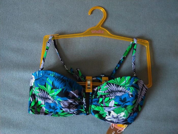 Haut de bikini fleuri – Undiz – Taille M - 5 exemplaires - photo numéro 7