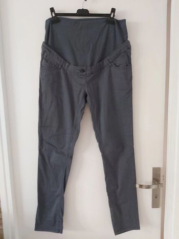 Jeans/pantalon de grossesse Gris Kiabi taille 40 en très bon état (78)