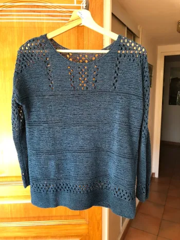 Pull bleu ajouré Miss Captain
