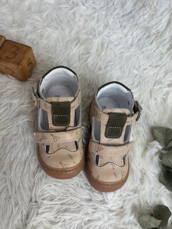 Paire de sandales Bellamy taille 22 - photo numéro 2
