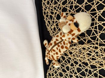 DOUDOU PELUCHE TROUSSE GIRAFE ECRU