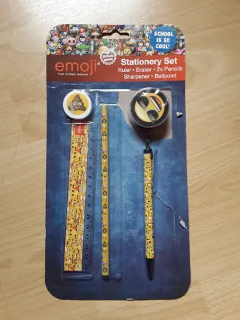 Stylo, règle, taille crayon