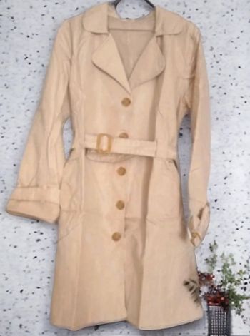Trench femme  taille 38/40 couleur beige neuf