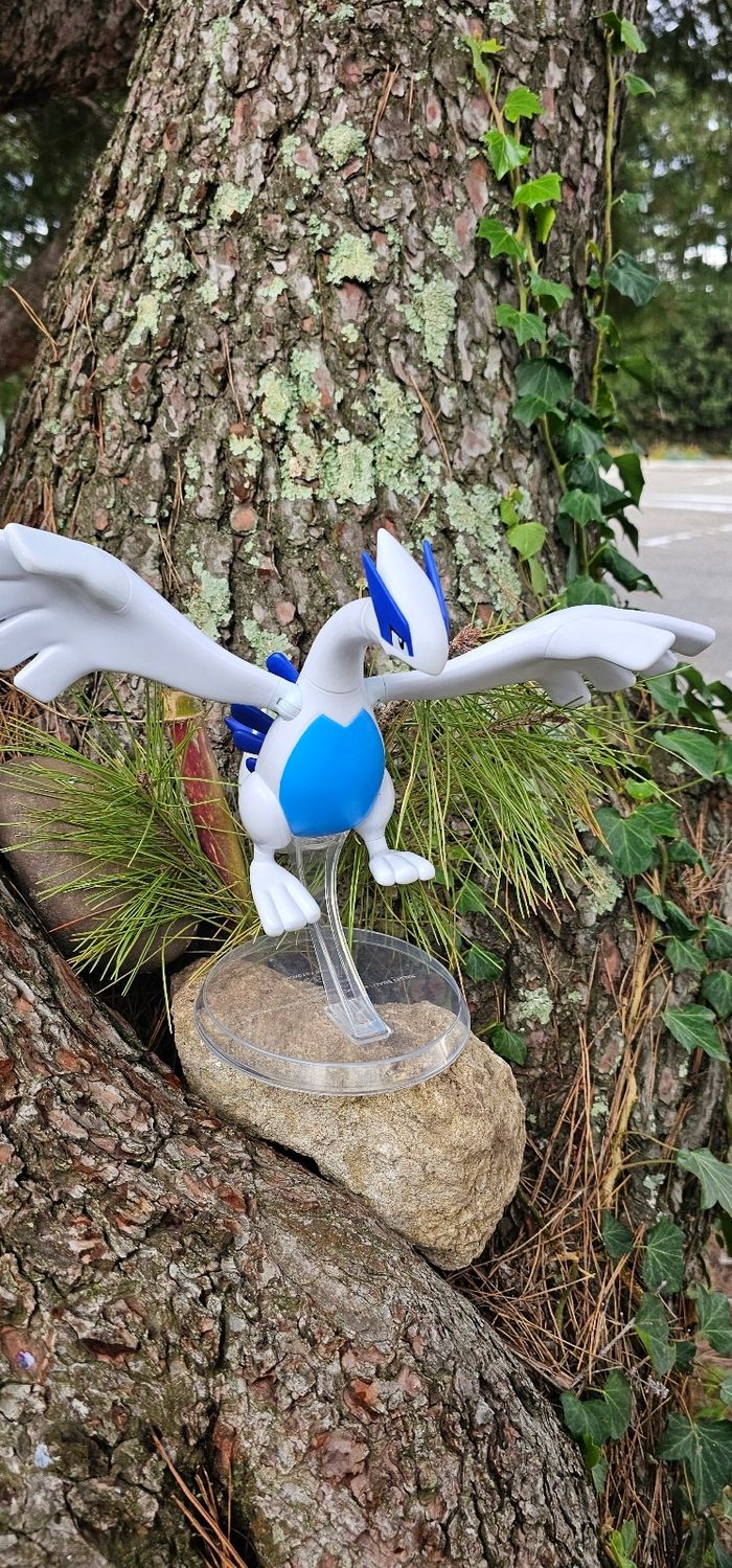 Super grande figurine Pokemon Nintendo Lugia avec son socle - photo numéro 2