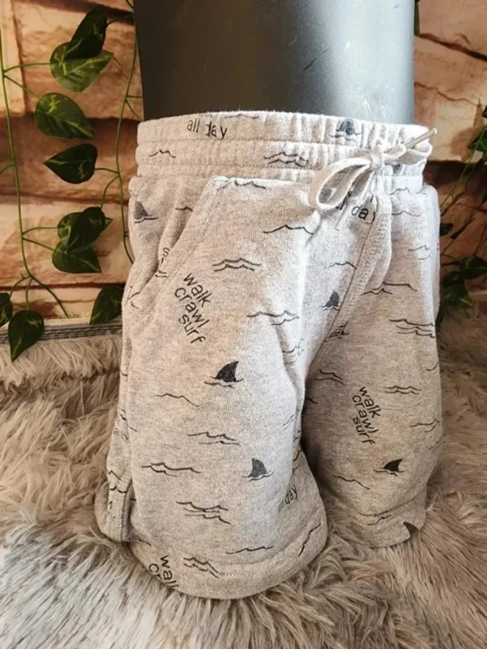 👦Short Gris Kiabi Taille 4ans 👦 - photo numéro 3