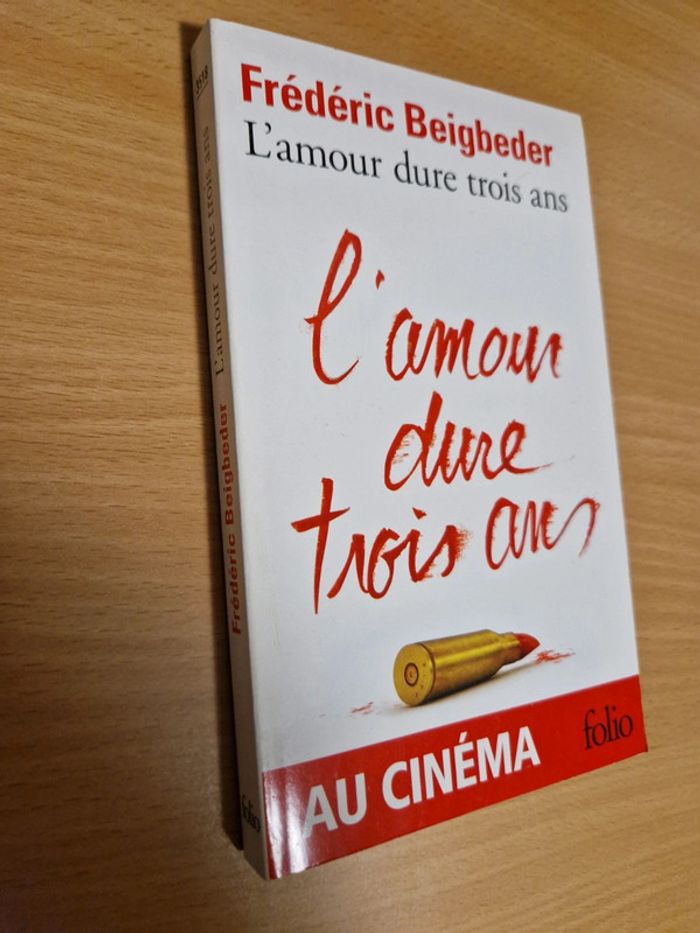Livre L'amour dure trois ans - photo numéro 4