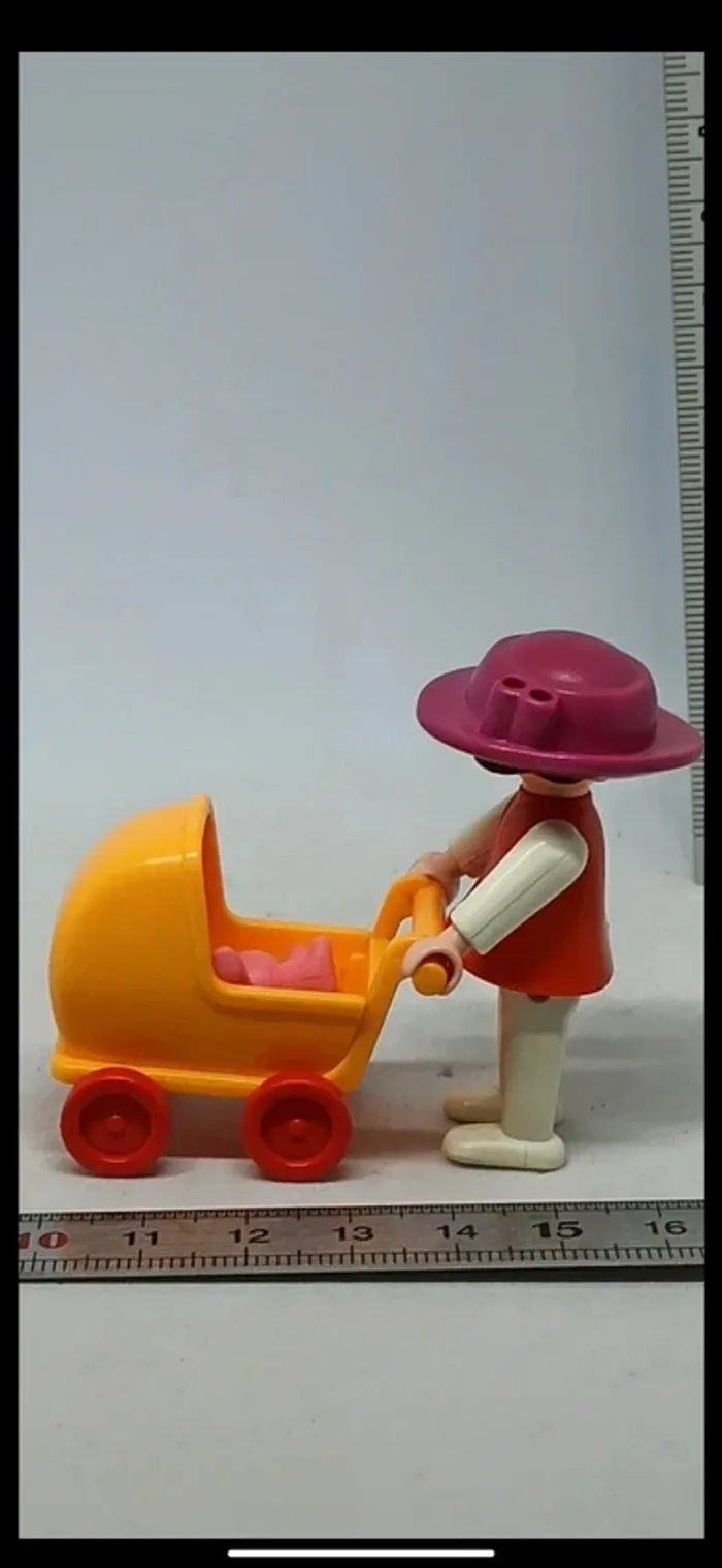 Enfant fille avec landau et doudou ours playmobil - photo numéro 3