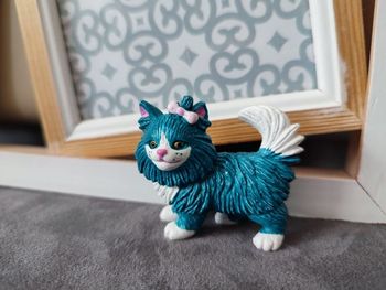 Figurine Chat bleu brillant