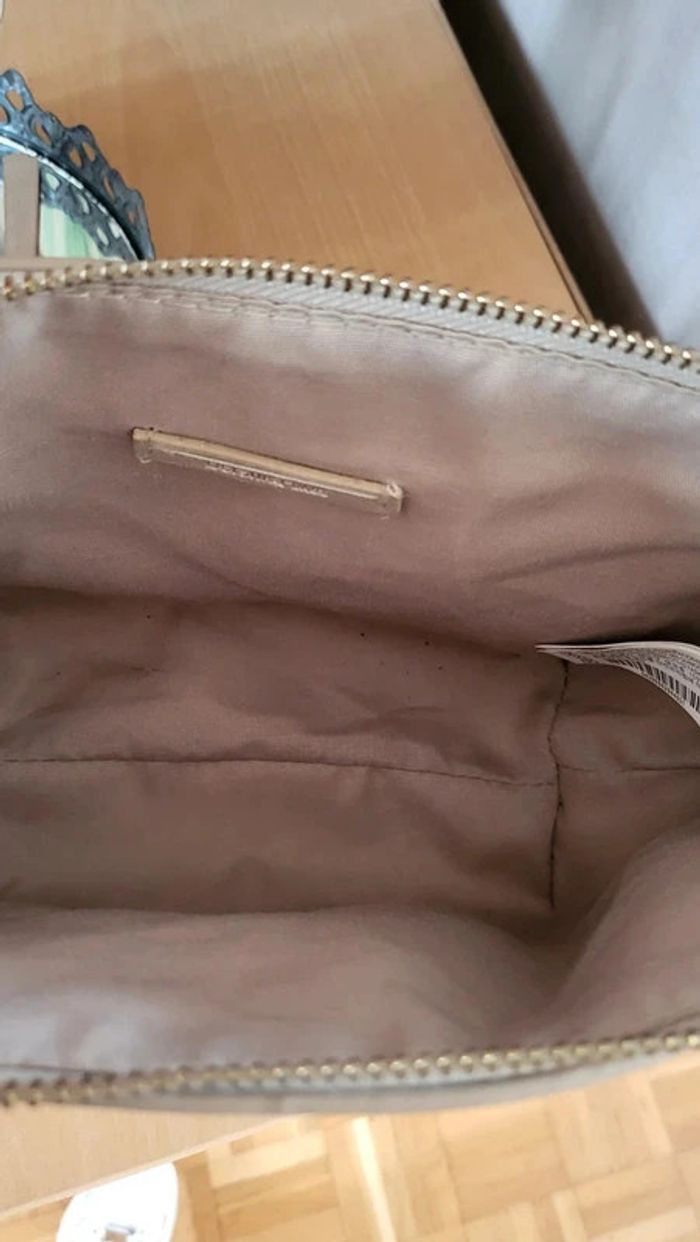 Petit sac besace chaîne dorée Bershka beige champagne irisé idéal fêtes de fin d'année - photo numéro 3