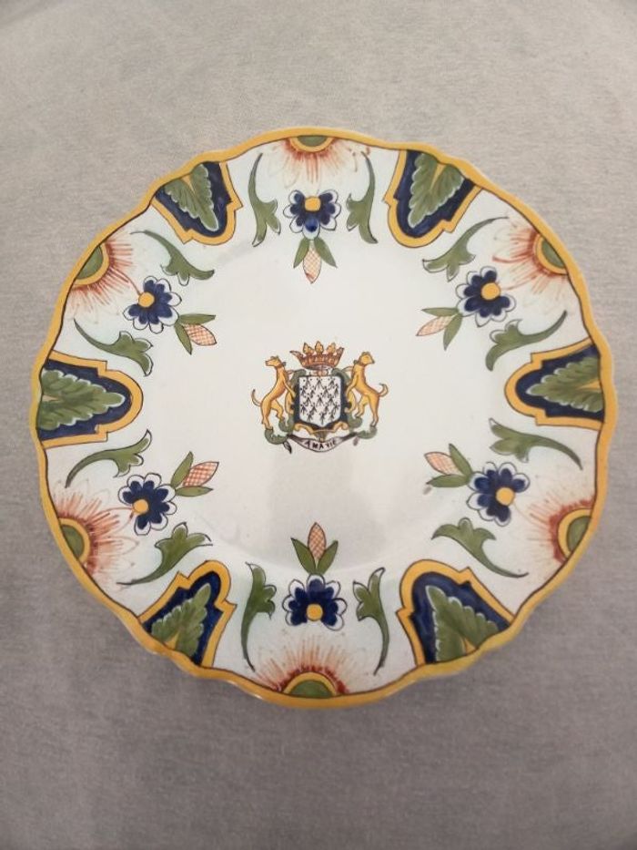 Assiette décor armoirie de Bretagne
