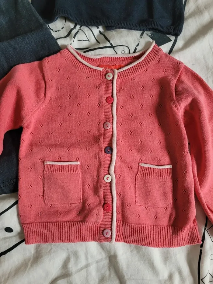 Lot vêtements fille 18m - photo numéro 2