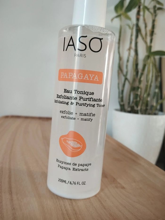 Eau tonique purifiante et exfoliante