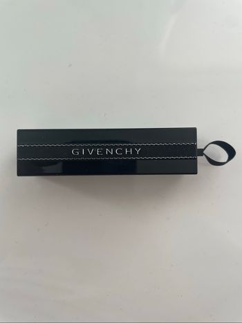 Rouge à lèvre rouge givenchy