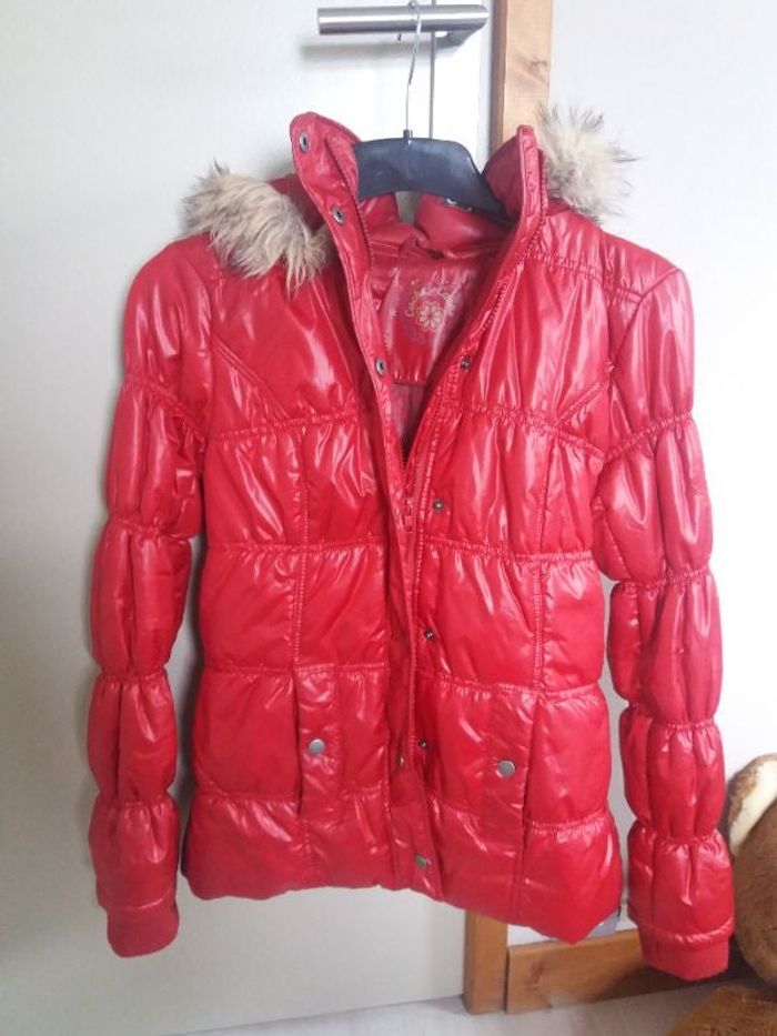 Doudoune rouge à capuche