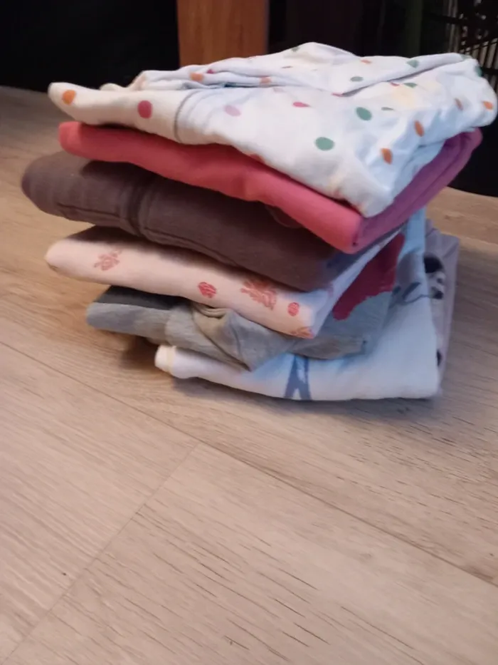 Lot 7 sweat-shirts (10 ans) - photo numéro 2
