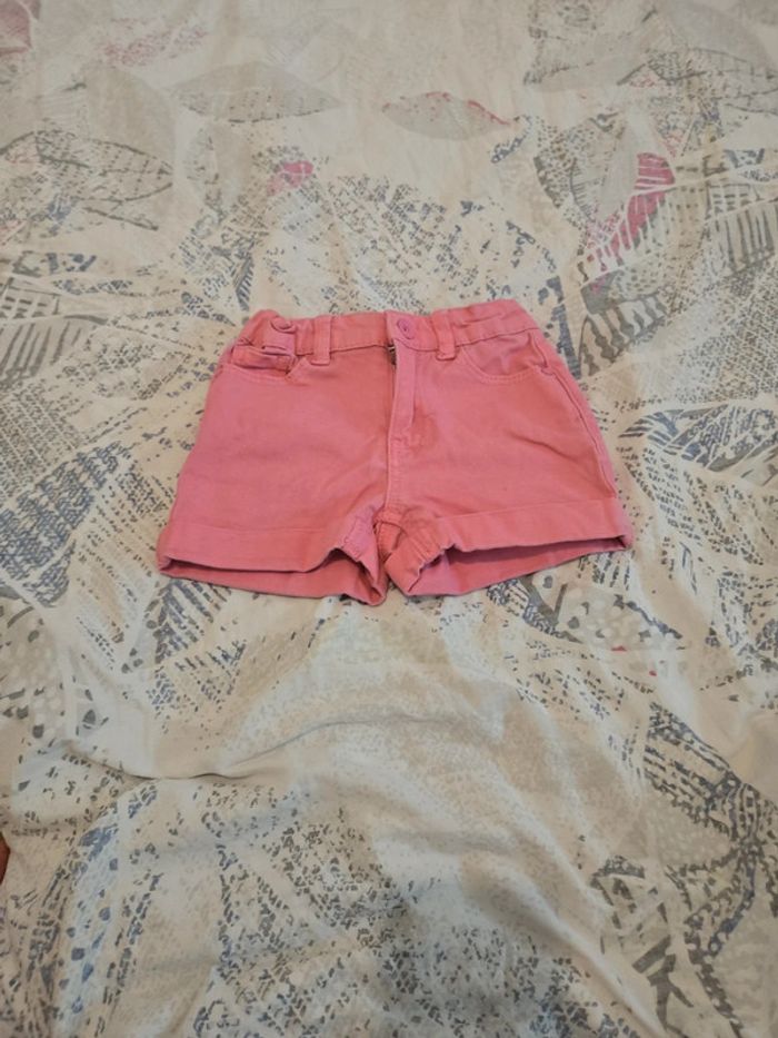 Short fille taille 3ans inextenso
