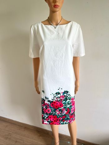 Robe blanche et fleurie neuve à manches courtes Modaland taille XXL