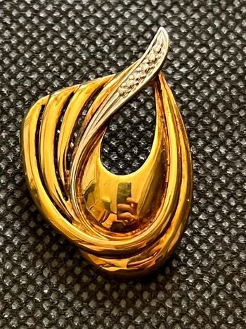 Belle broche en plaqué or femme TBE