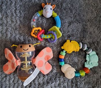 Lot de 3 jouets bébé, anneaux, hochets (2)