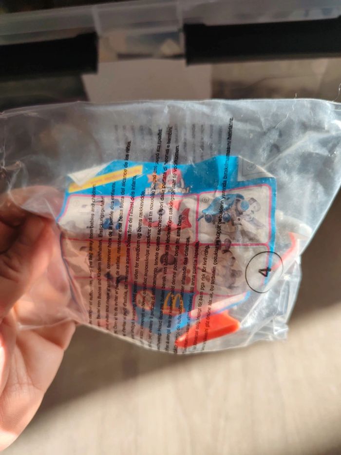 Figurine robot fish - photo numéro 3