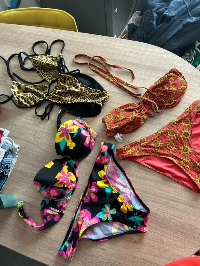 Lot 3 bikinis