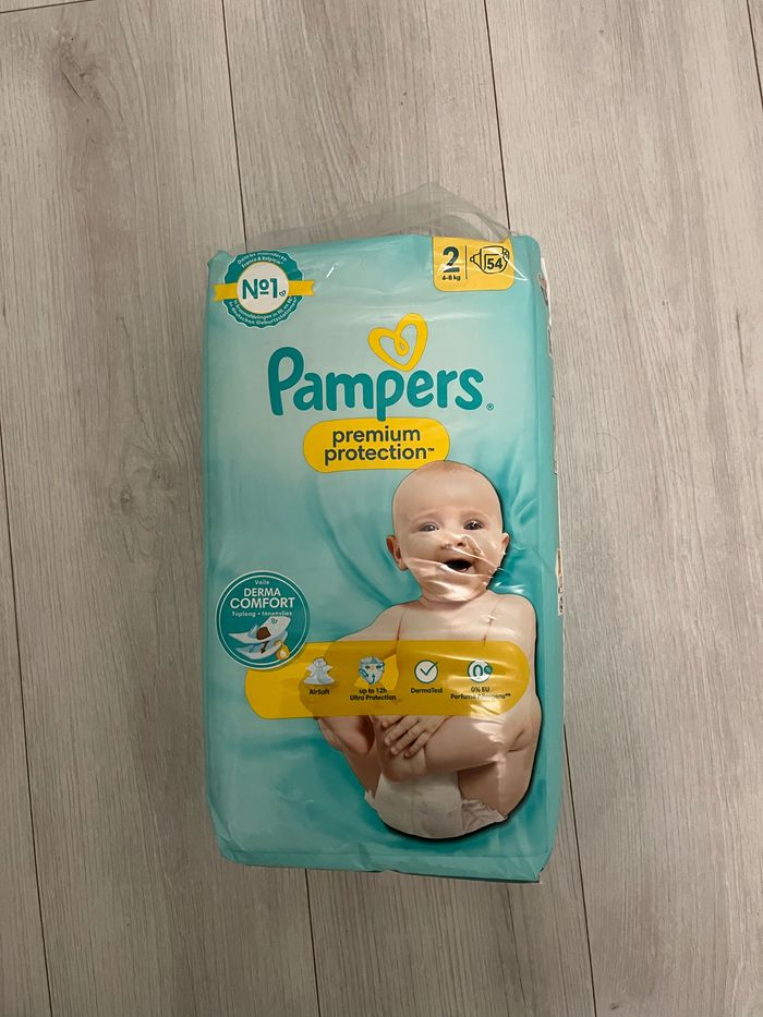 Couches Pampers taille 2