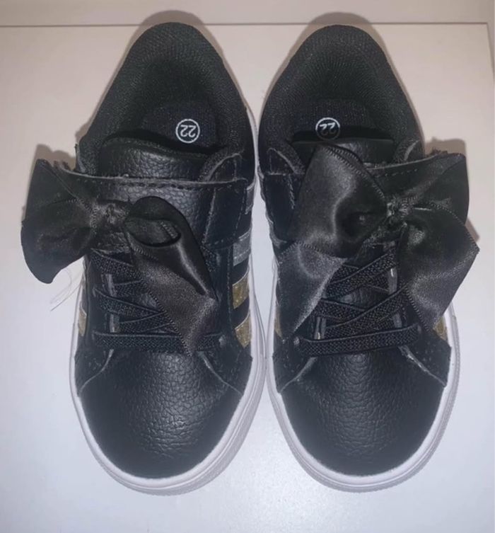 Basket AIRNESS Neuve Taille 22 - photo numéro 2