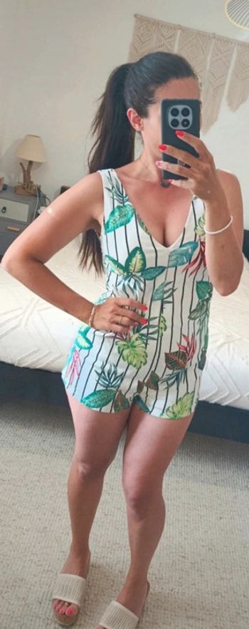 Combinaison short combishort Zara blanc rayures noir motif feuillage tropical multicolore M