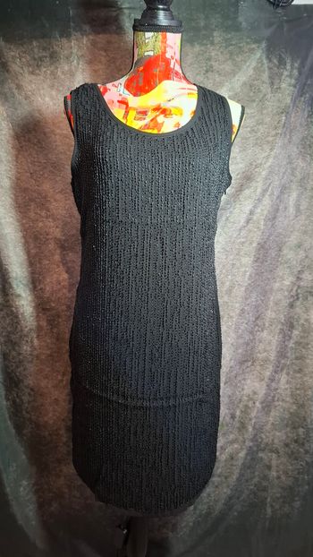 Robe noire perlée chic