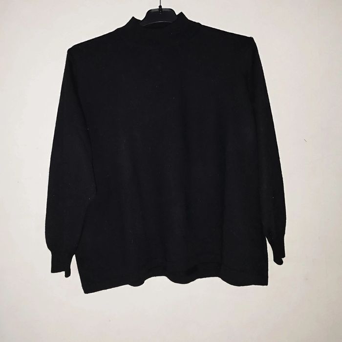 Pull doux col montant noir vintage