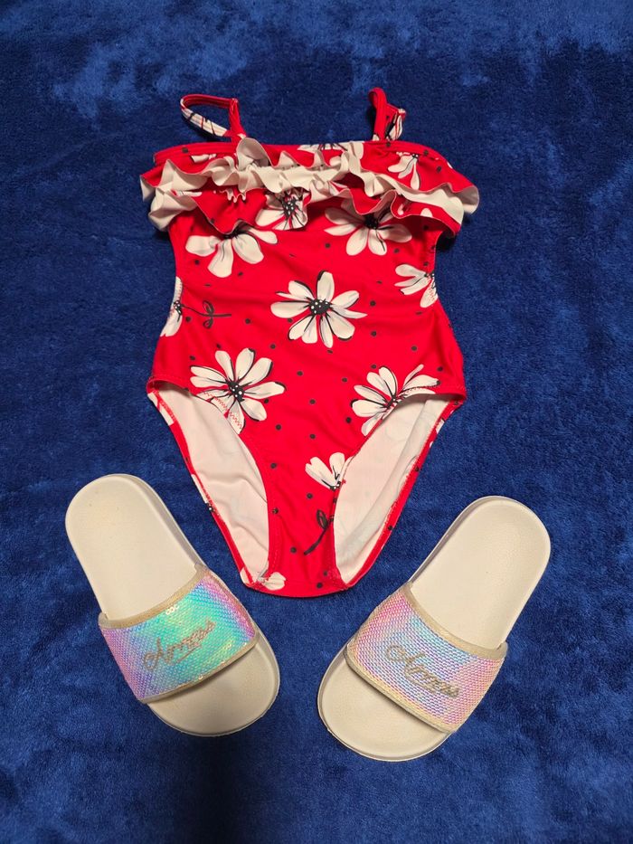 Maillot de bain et Claquettes