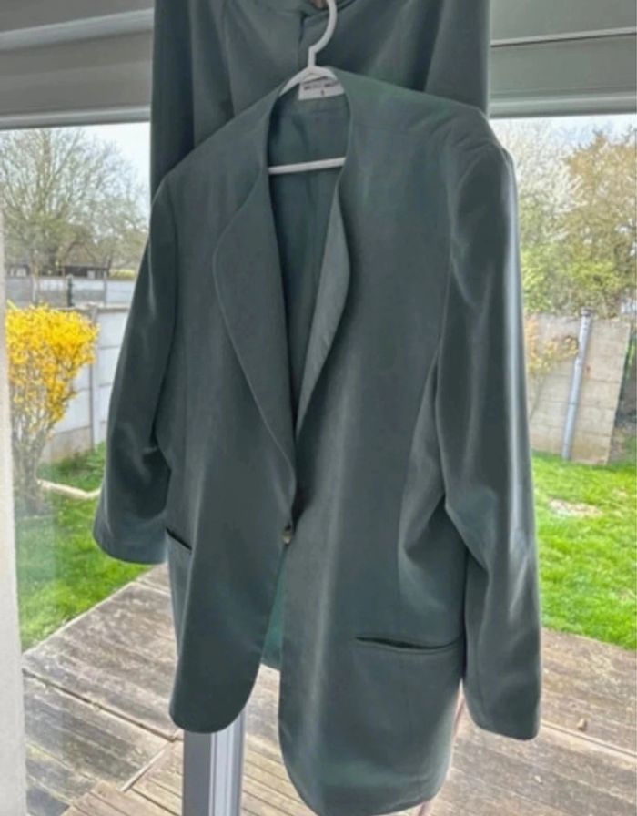 Ensemble tailleur jupe et veste - photo numéro 3