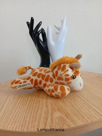 Petite peluche animal girafe nature planet
