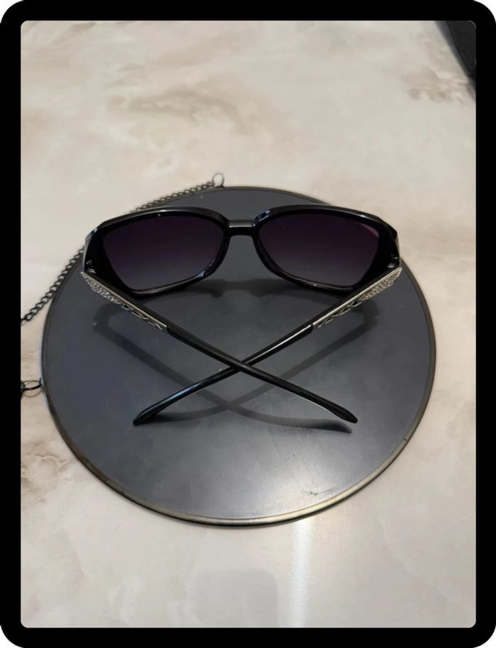 Lunette de soleil noire/rose - photo numéro 4