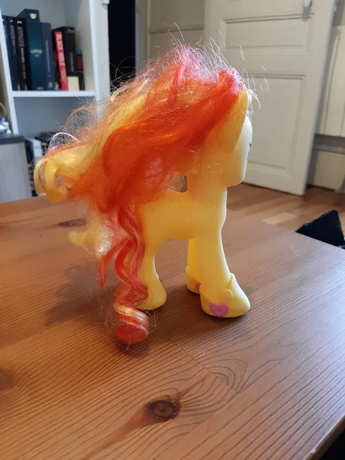 Petit Poney Hasbro 2010 - photo numéro 2