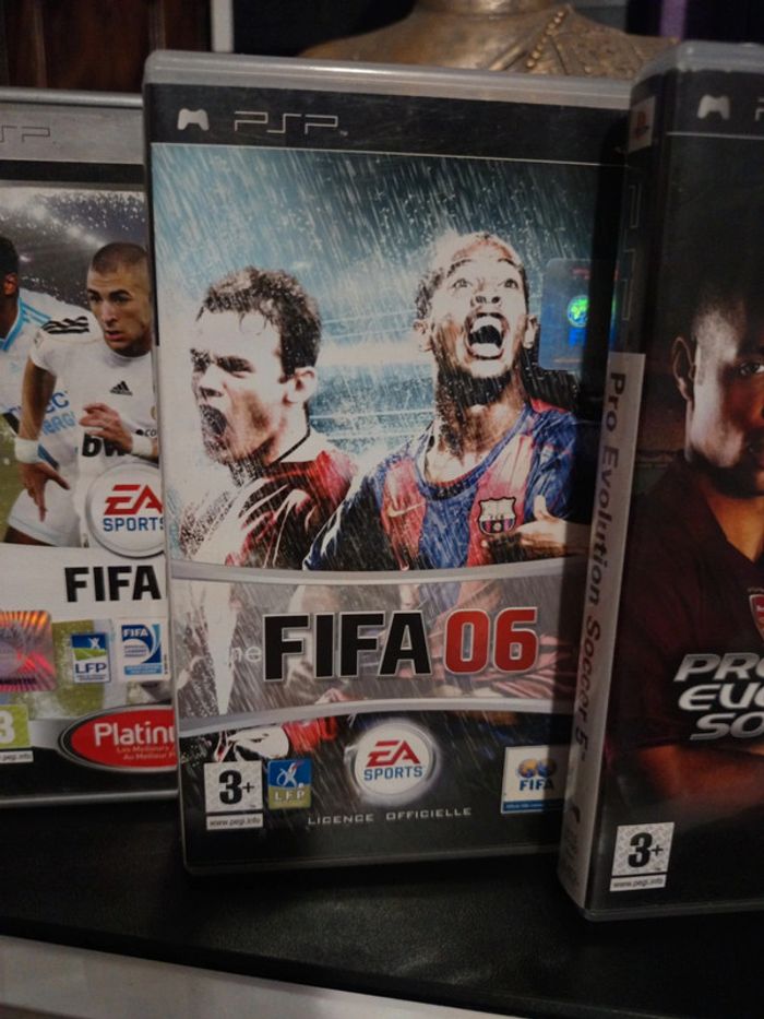 LOT 5 jeux PSP occasion collection football 😊 - photo numéro 4