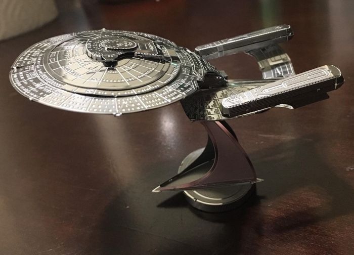 2 maquettes en métal de vaisseaux différents Star Trek - photo numéro 2