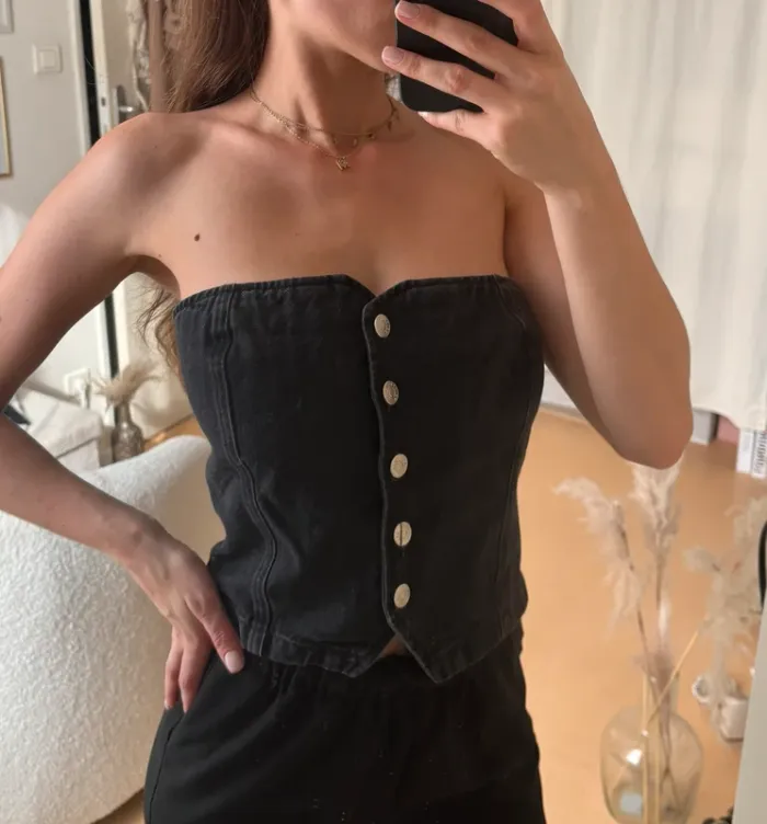 Top bandeau en jean noir à boutons argentés - photo numéro 2