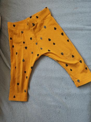 Legging jaune et tâchete