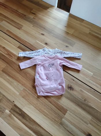 2 bodies petit bisou 1 mois