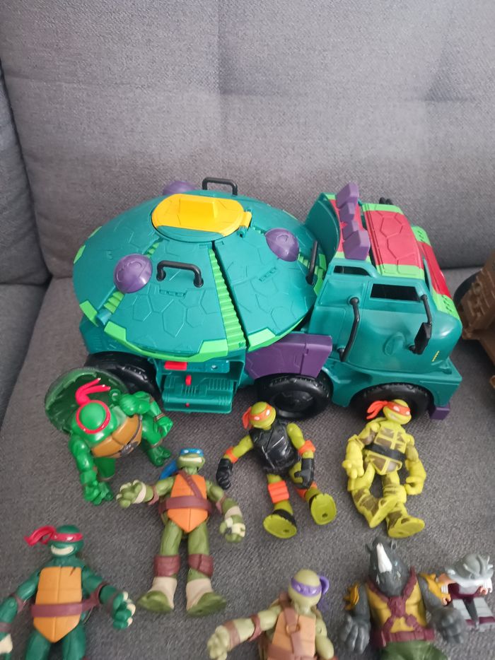 Gros lot de  tortues ninja dont un camion - photo numéro 4