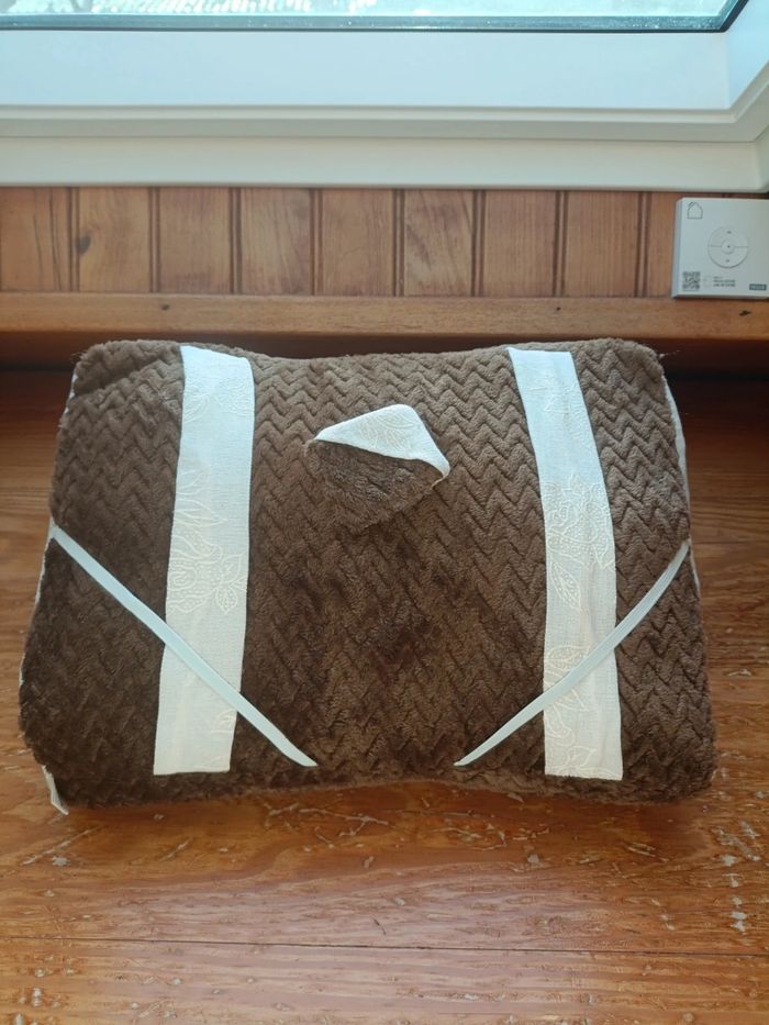 Coussin de lecture marron