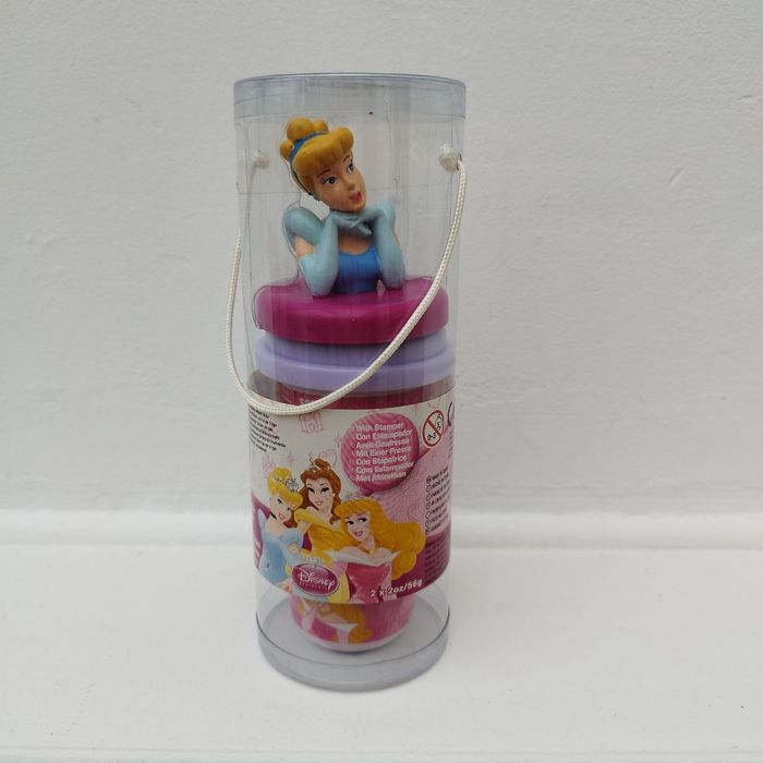 Pâte à modeler avec gaufreuse Cendrillon