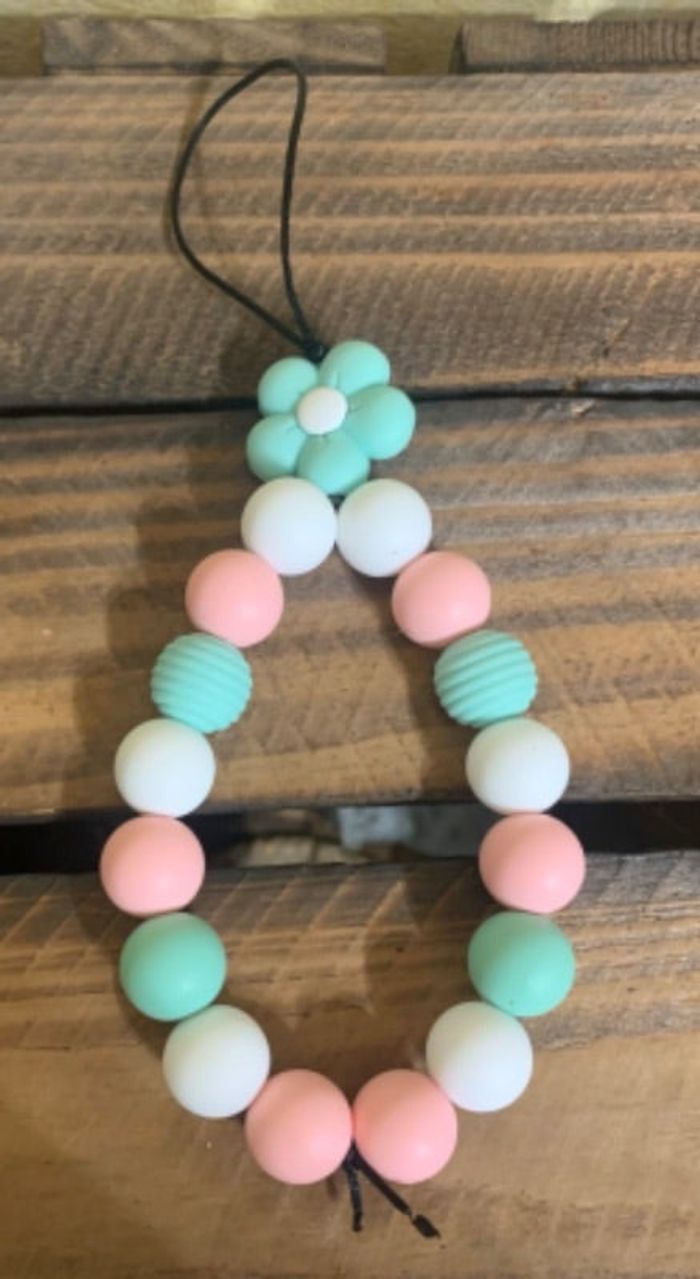 Bijou de portable avec des perles en silicone