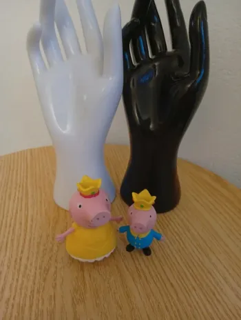 Lot figurine Peppa pig geroge deux articles