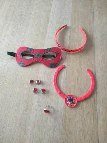 Lot d accessoires et bijoux miraculous ladybug